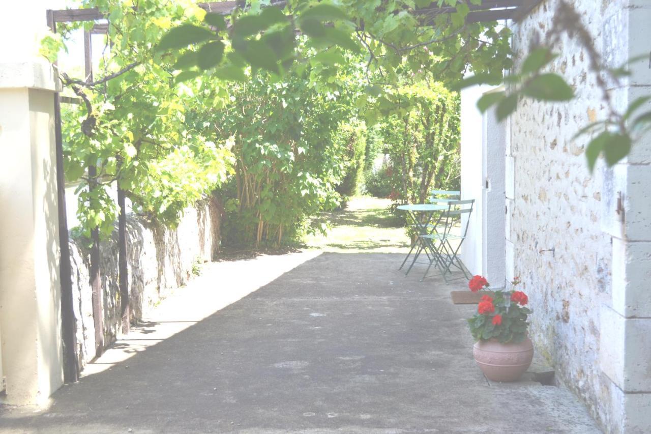 Les Bruyeres Gite Montbron Exterior foto