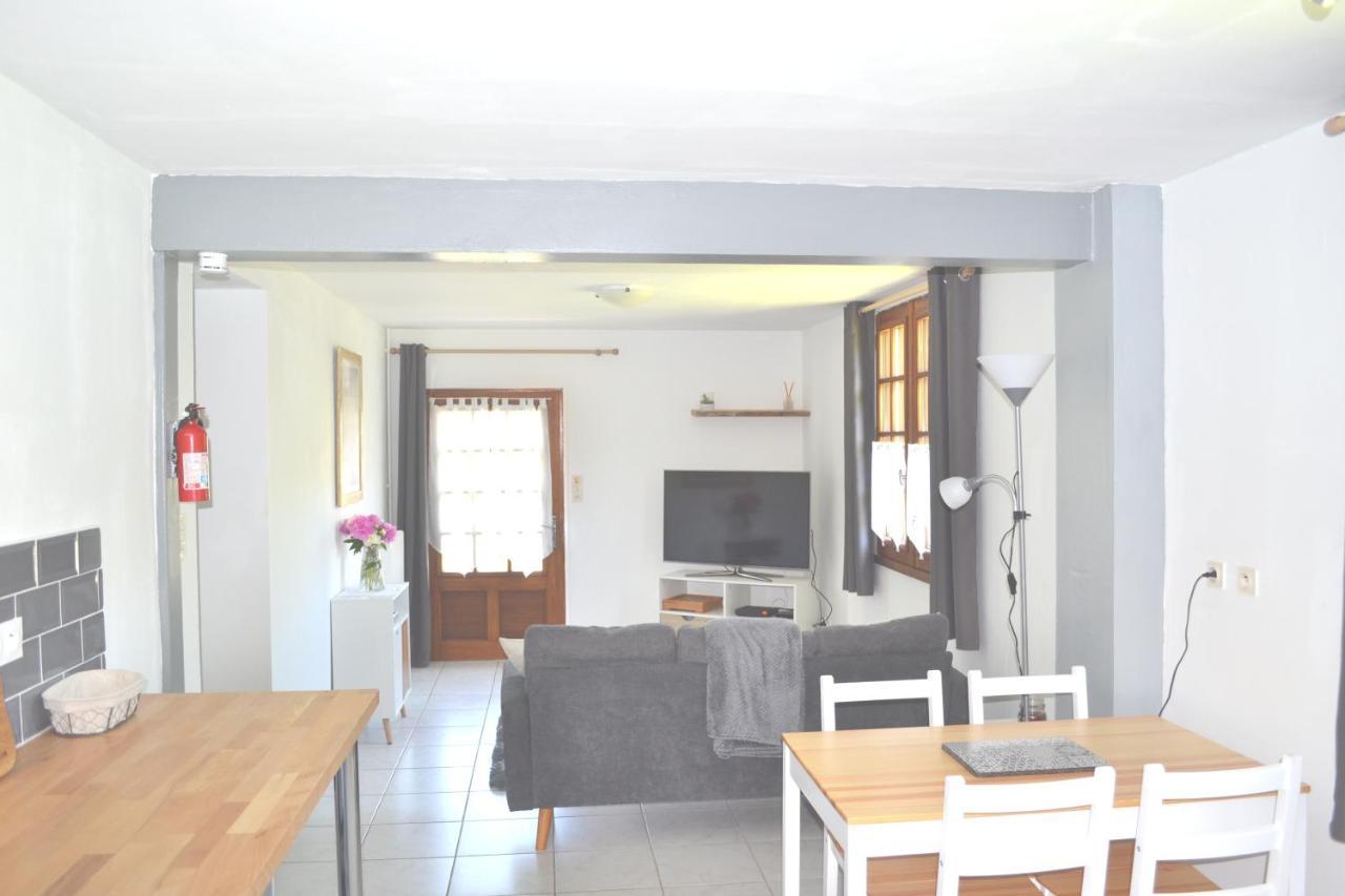 Les Bruyeres Gite Montbron Exterior foto