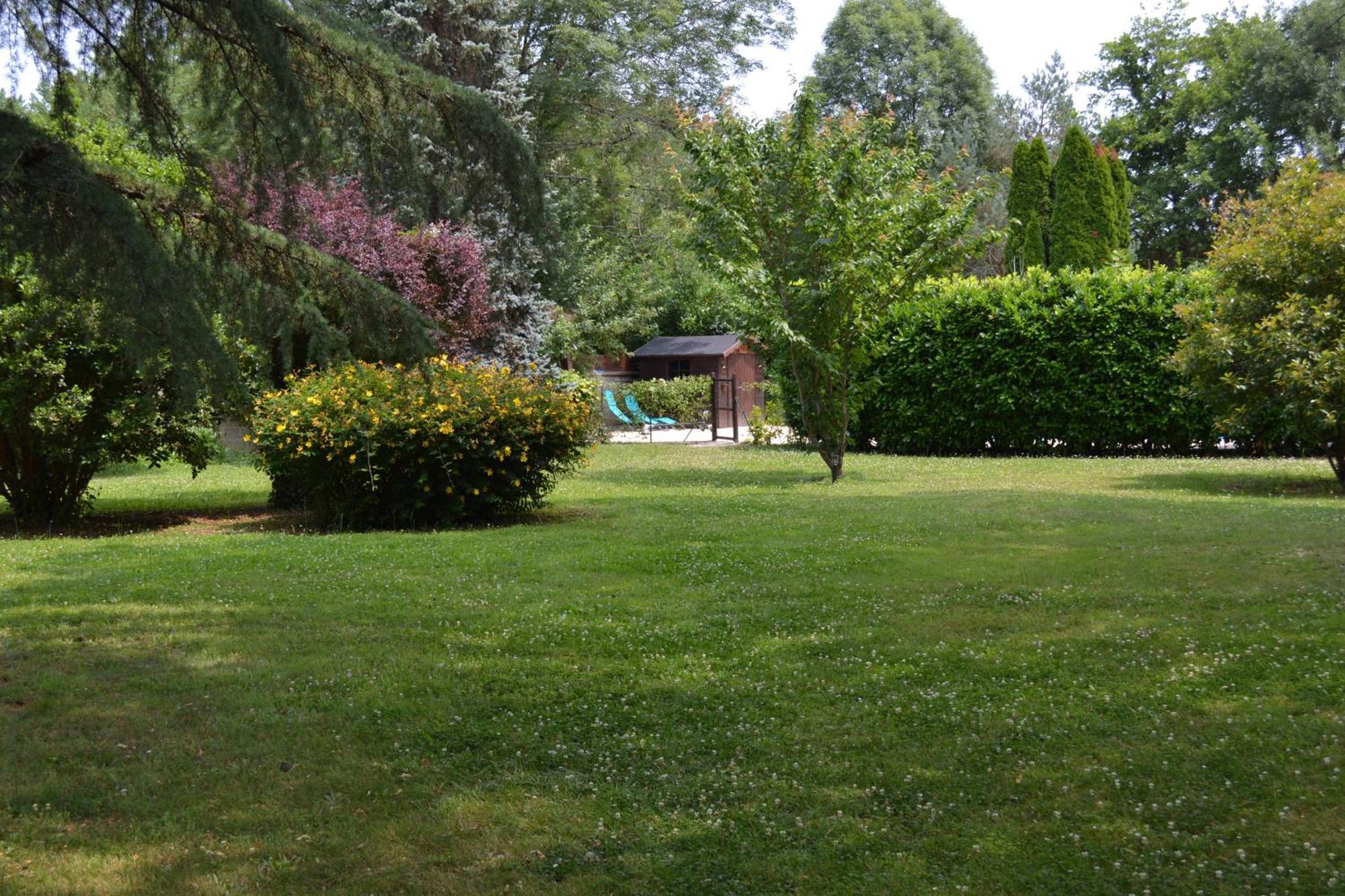 Les Bruyeres Gite Montbron Exterior foto